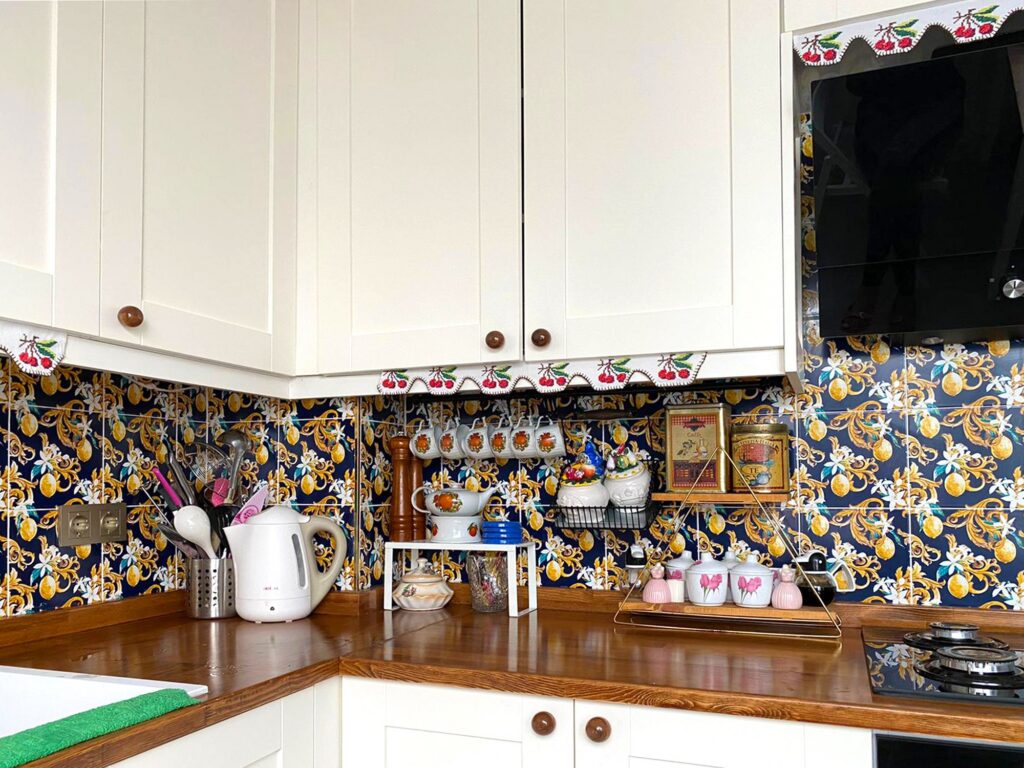 20x20 patterned tile-lemon